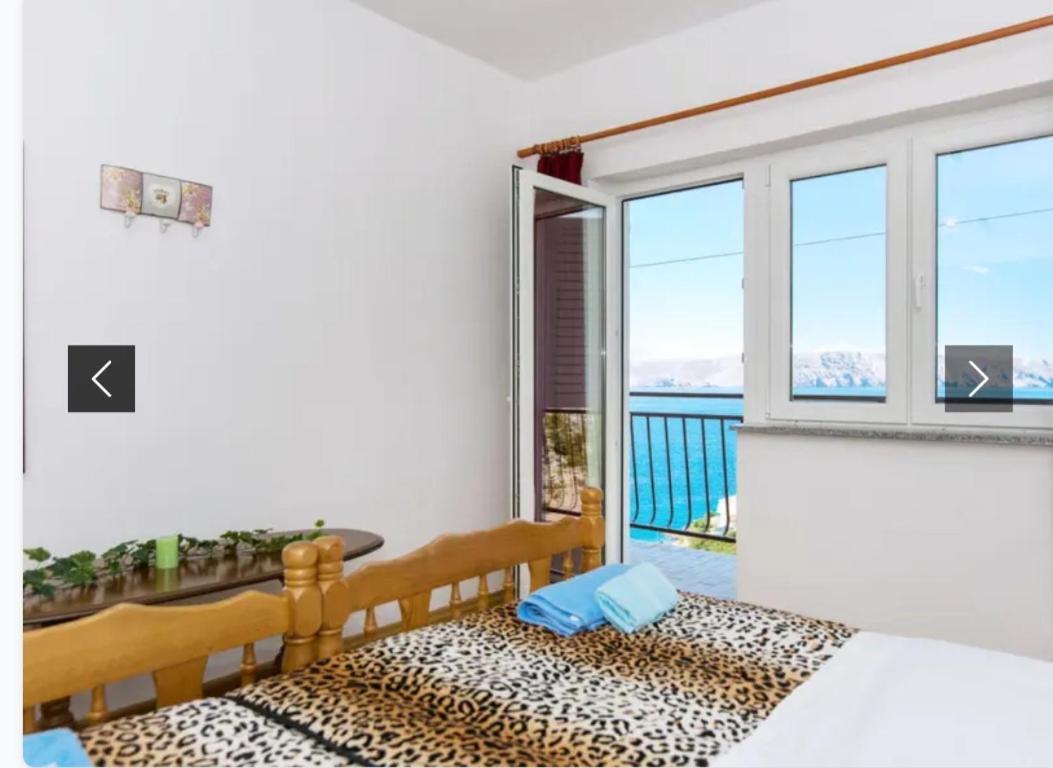 Natalie Apartman *